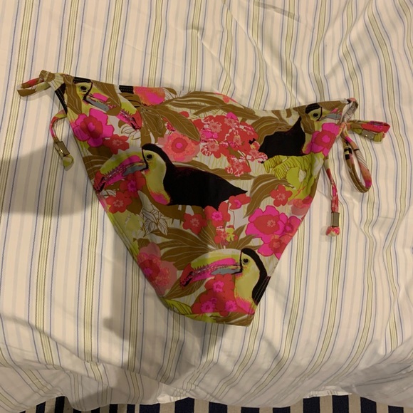Fully lined bikini bottoms with ties at sides. - Picture 2 of 2